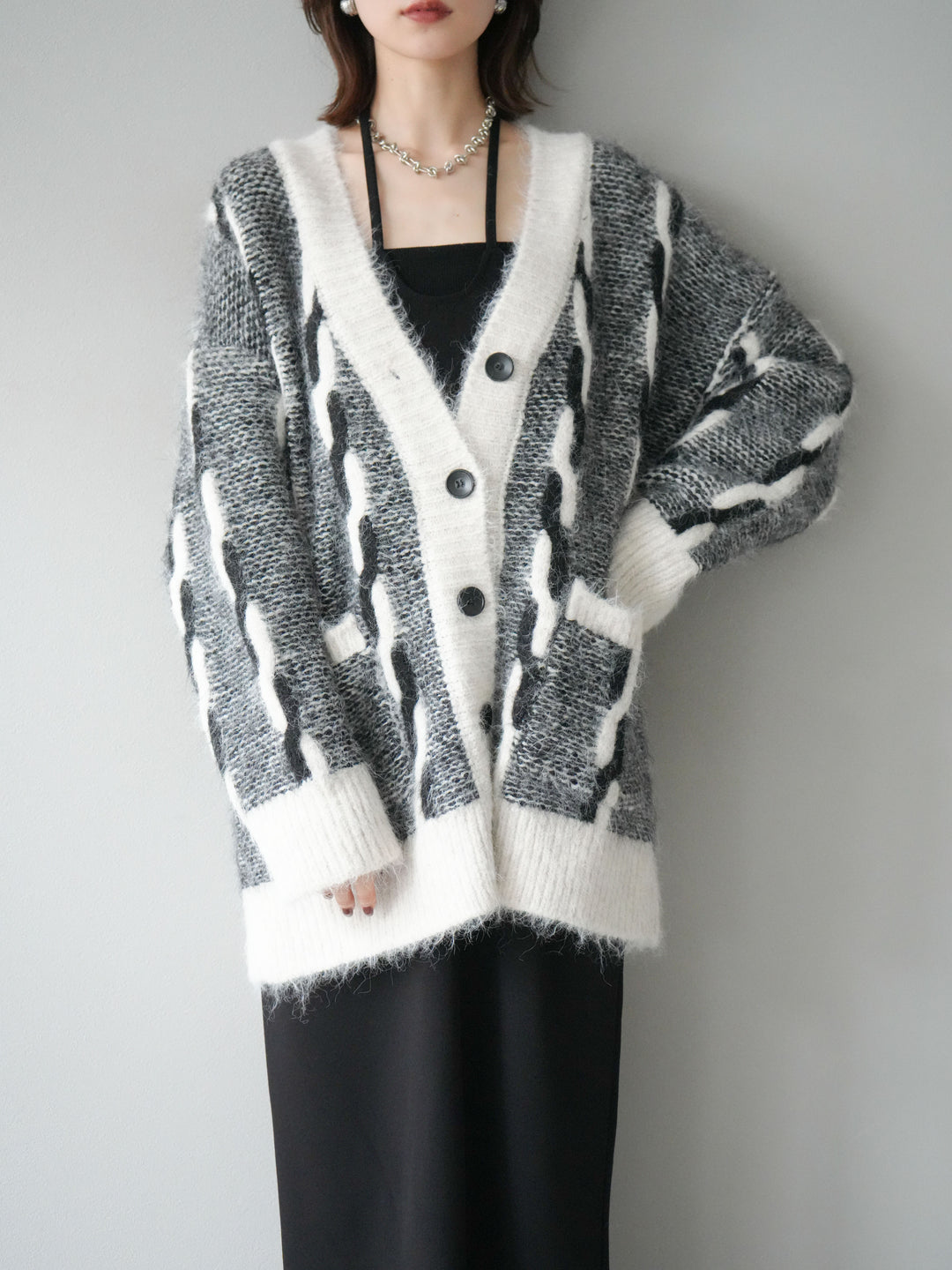 [予約]バイカラー編み込みデザインニットカーディガン/ホワイト
