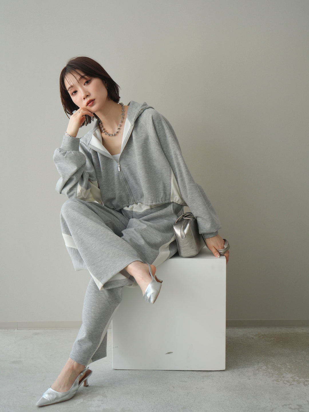 [予約]バイカラー異素材ライトポンチクロップドZIPフーディー/gray