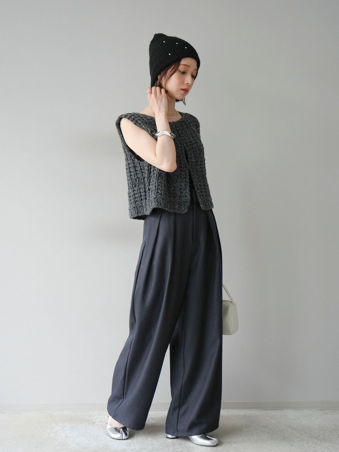 [予約]レザーパイピングタックワイドパンツ/グレー