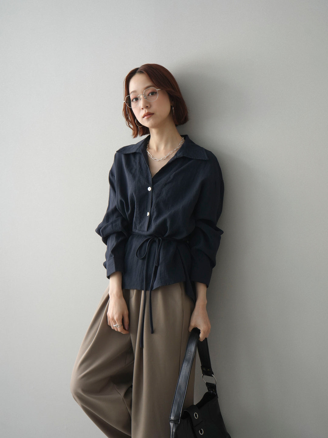 [SET]Vネック変形ラインシャツ+ベルト付キーホルダーモチーフワイドパンツ(2set)