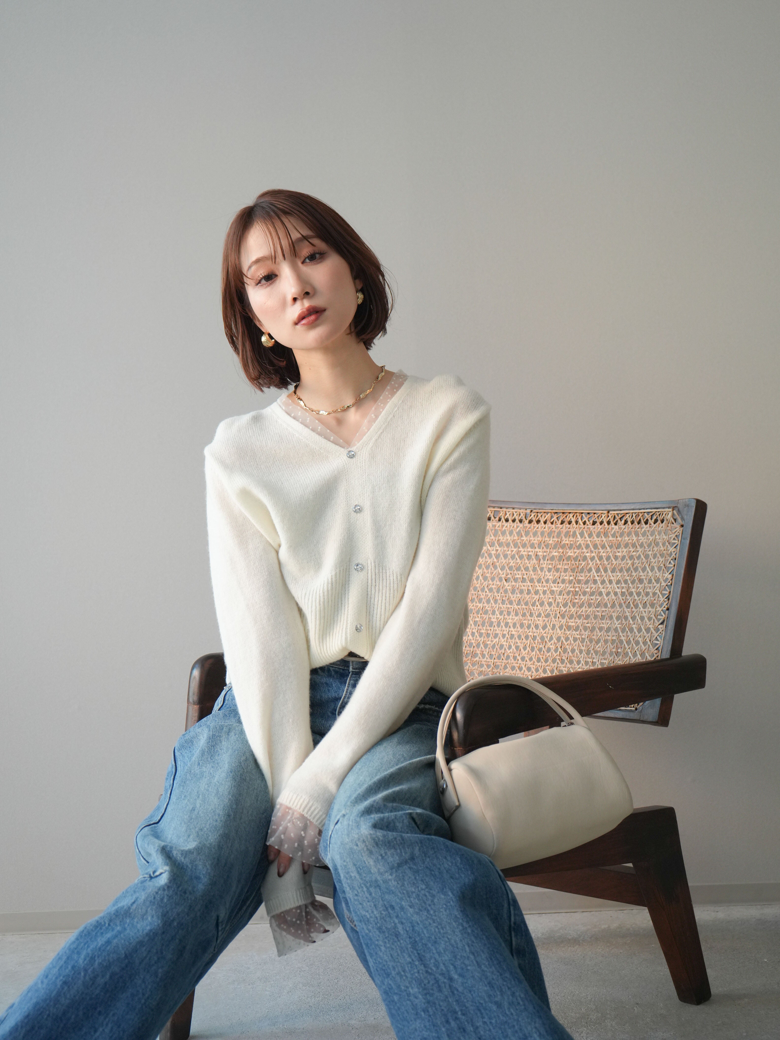 予約]ドットチュールレイヤードボタンニットトップス/white – Lumier