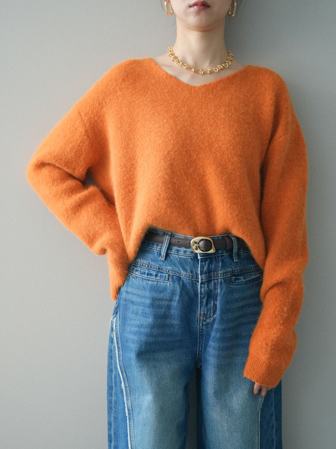 [SET]シュシュ付きアンゴラタッチVネックニットプルオーバー+サイドフリンジワイドデニムパンツ(2set)