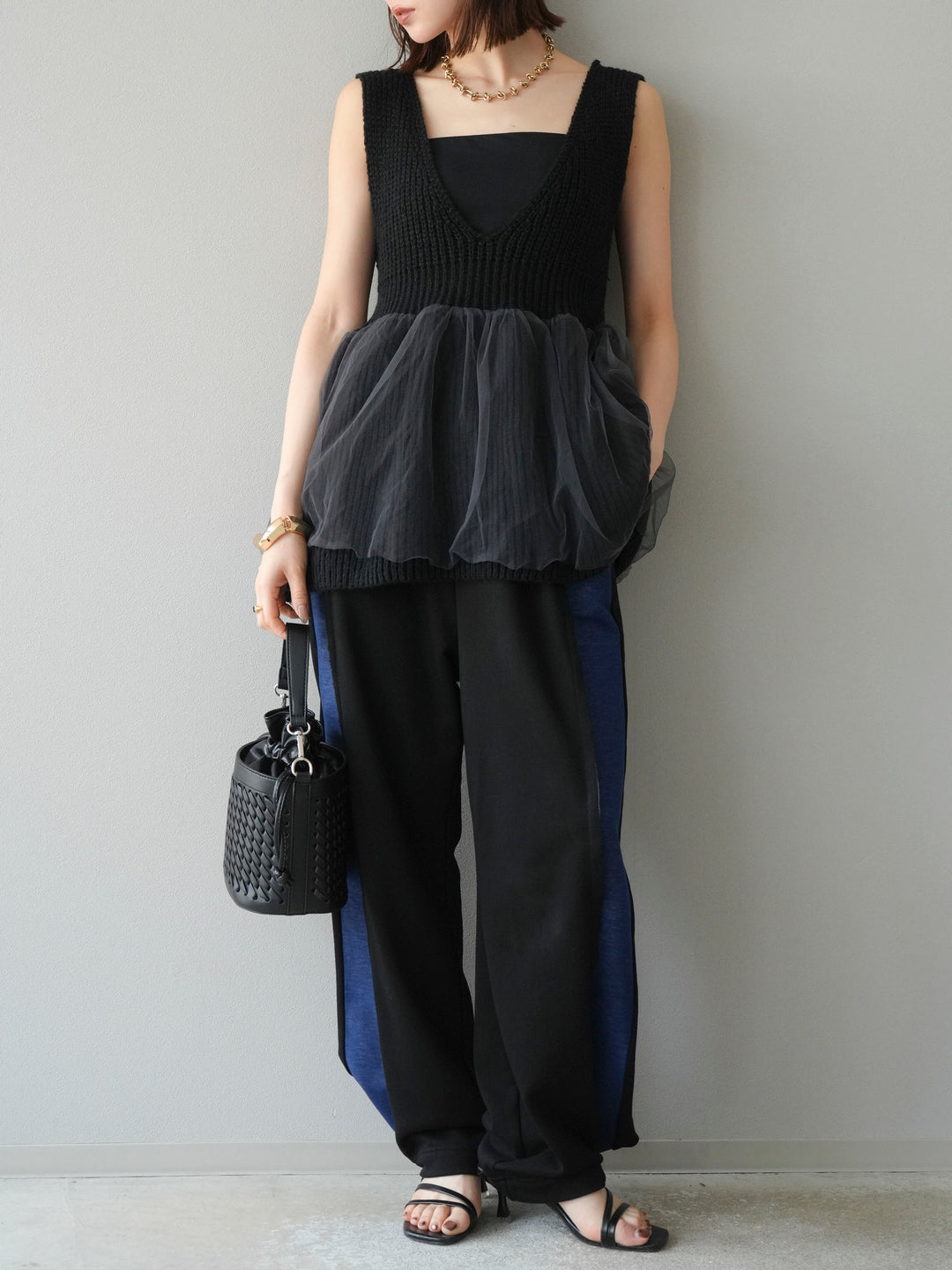 [予約]チュールレイヤードペプラムニットベスト/ブラック