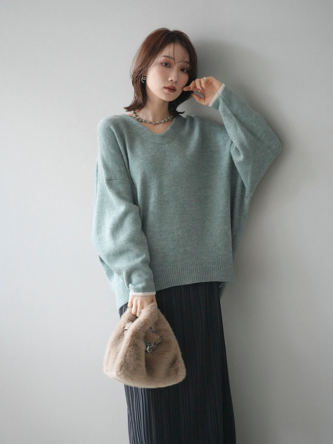 [SET]Vネック配色スリーブニットプルオーバー+選べるアクセセット(2set)