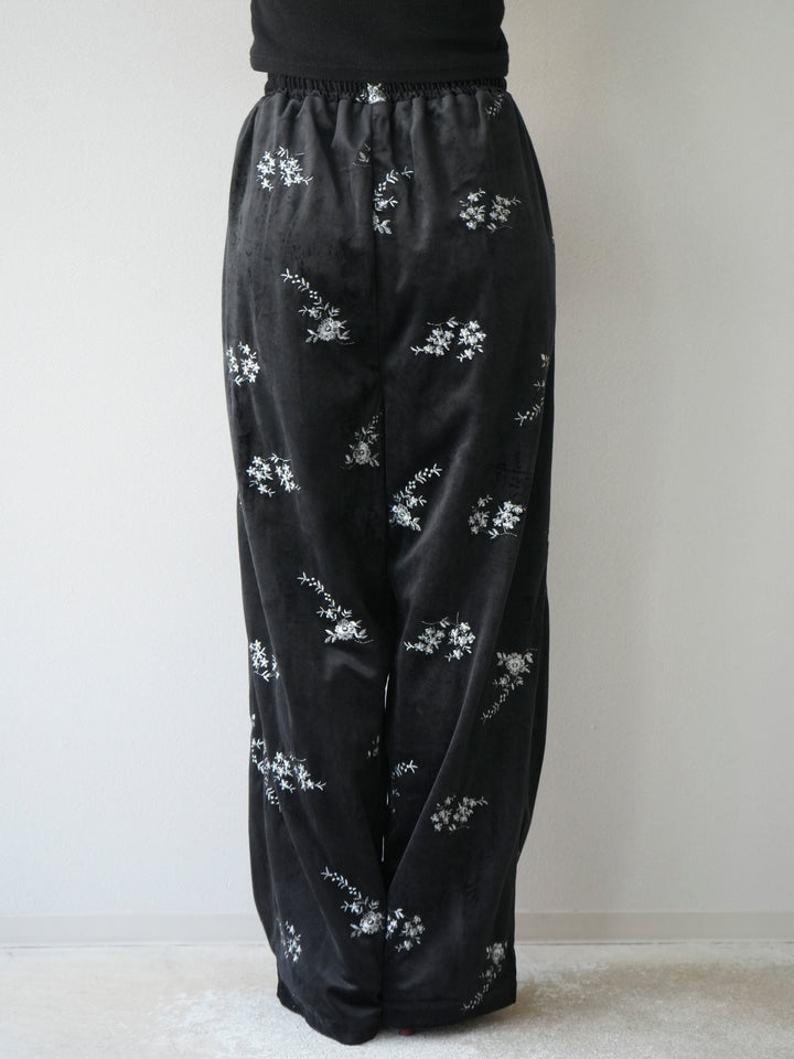 [予約]ベロアフラワーエンブロイダリーイージーパンツ/ブラック