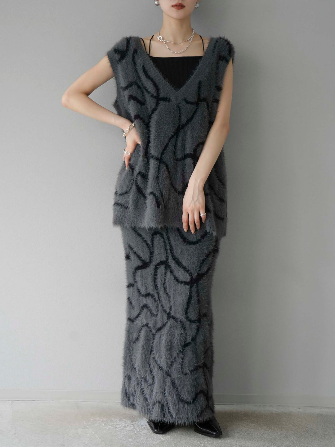 [SET] 線狀毛絨針織背心 + 線狀毛絨針織裙 (2套)