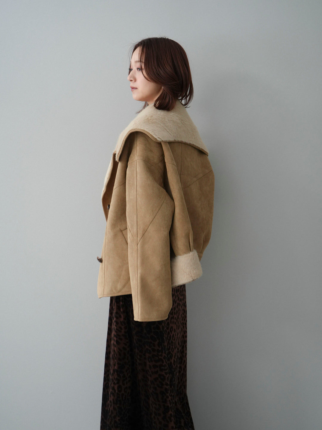 [SET]ムートンショートジャケット+袖ボタンボトルネックリブニットトップス+レオパードベロアナロースカート(3set)