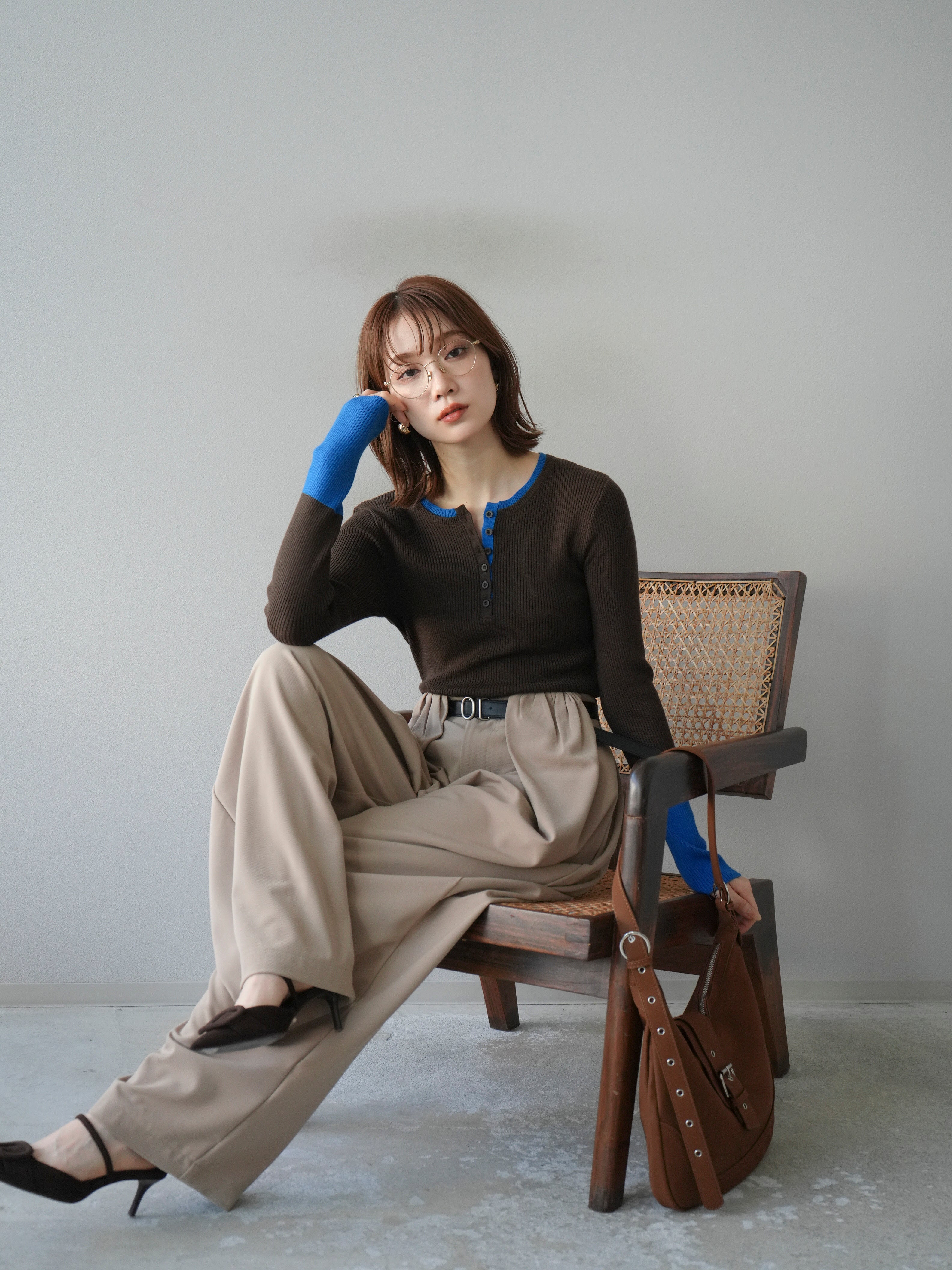 1]ヘンリーネック配色リブニットトップス/ブラウン – Lumier