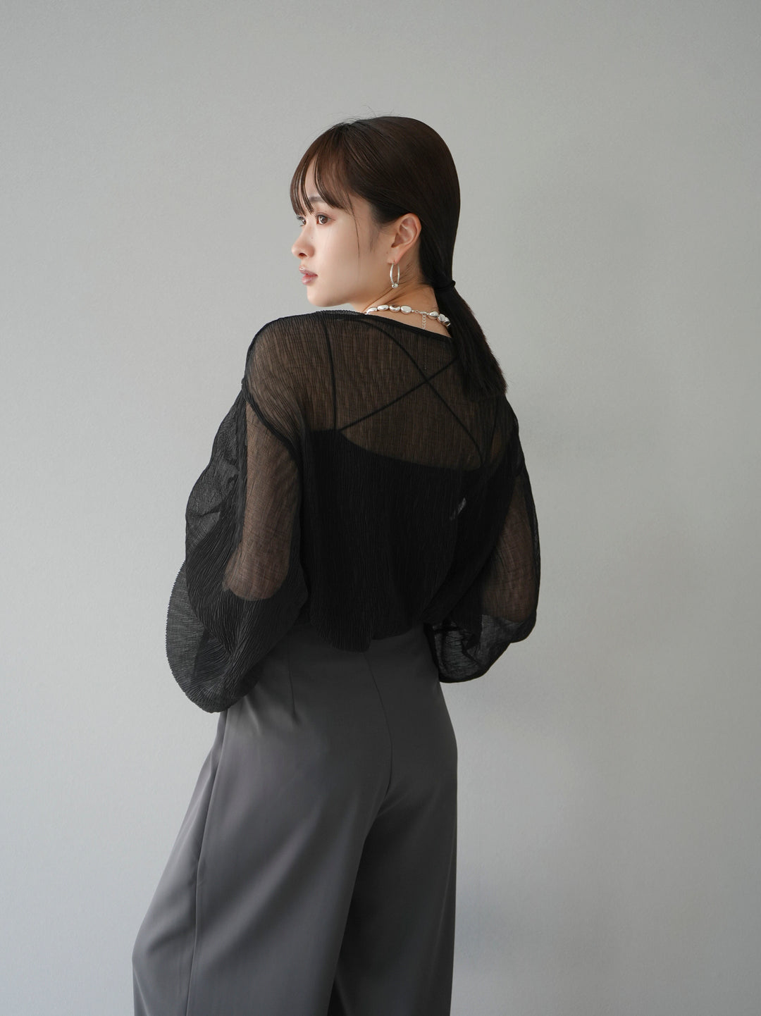 [Pre-order] Willow sheer shirred sleeve pullover/black