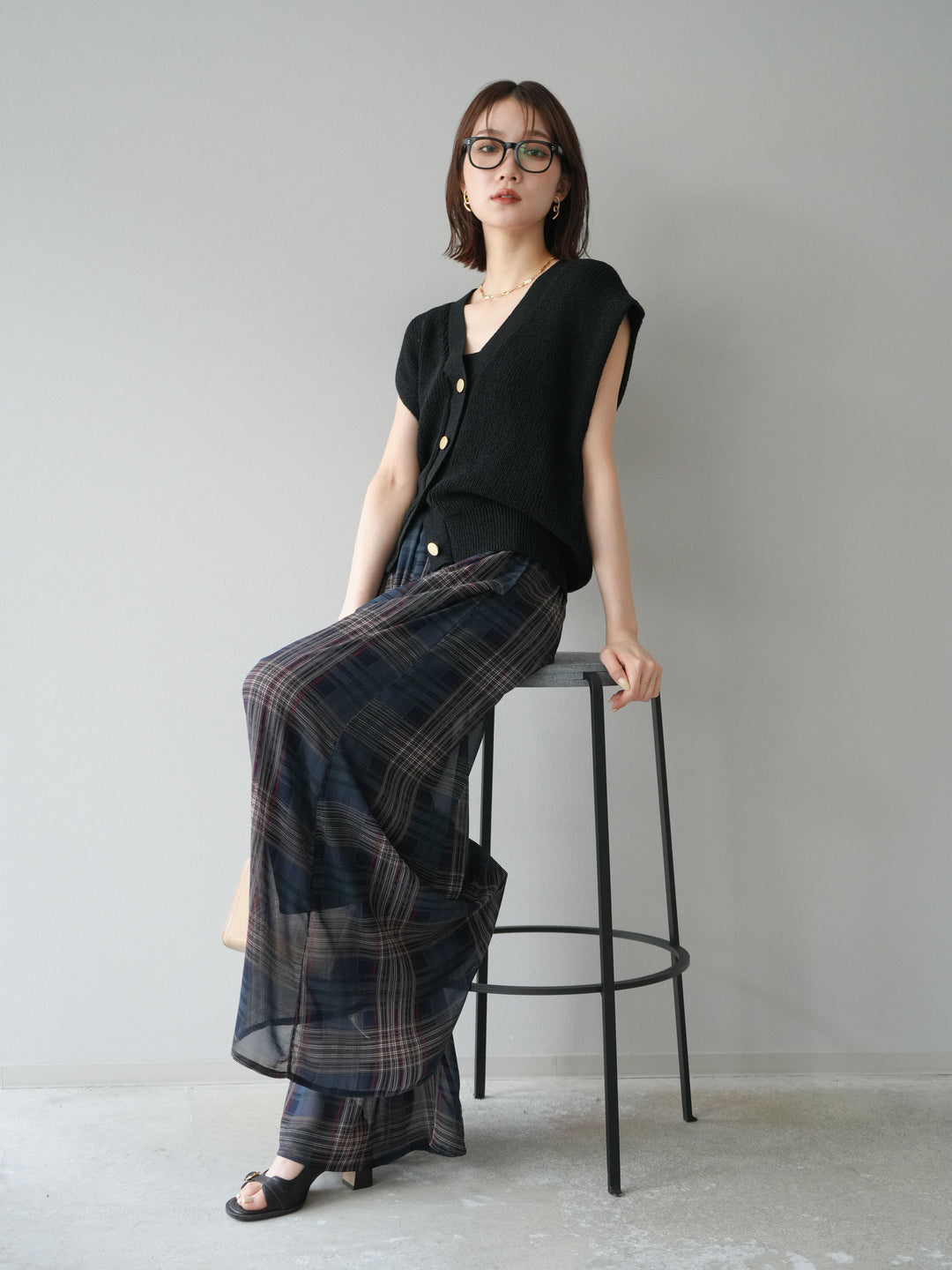 [予約]ゴールドボタンVネックニットカーディガン/ブラック