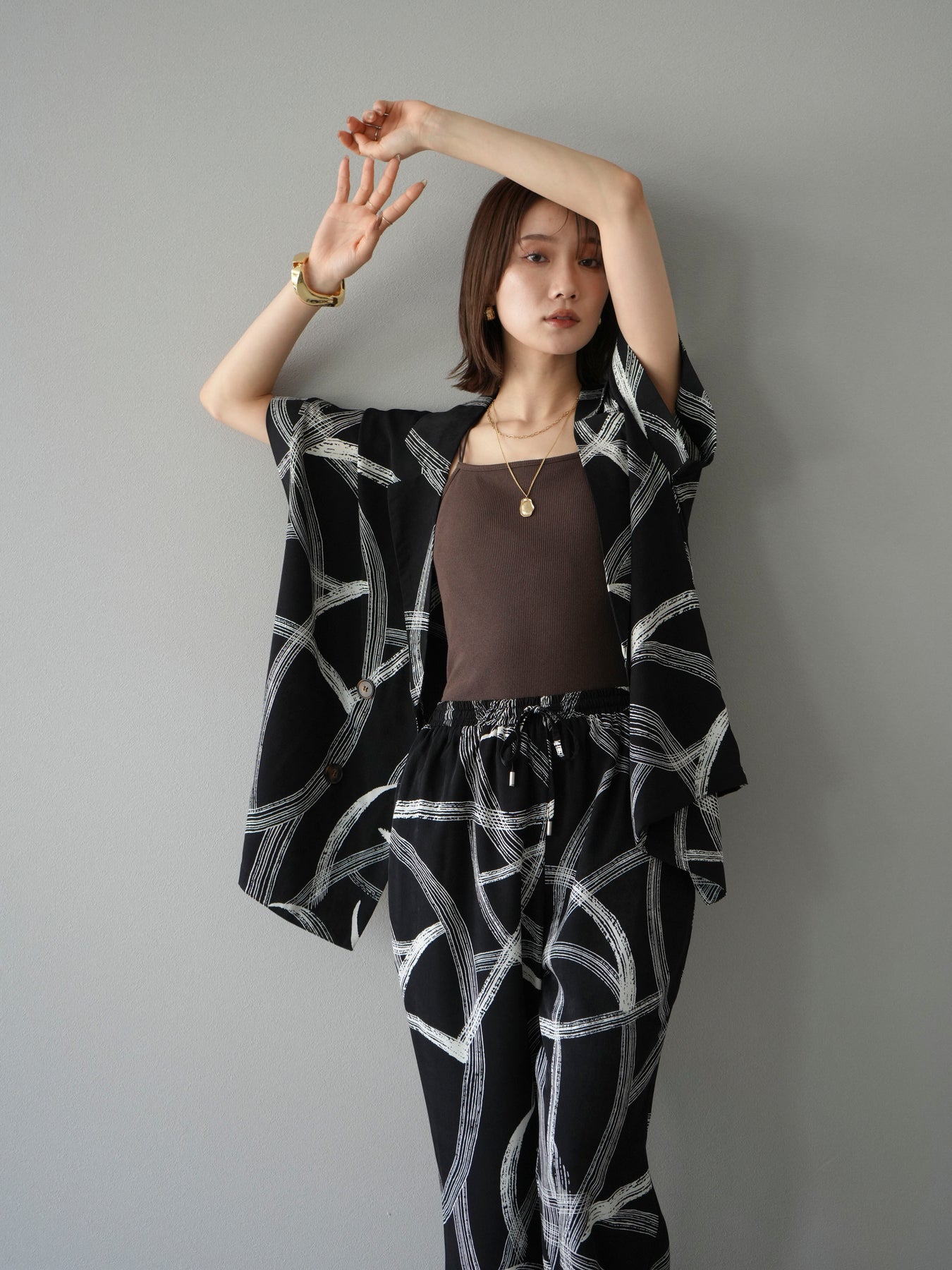 【美品】Diagram フリルレイヤードブルゾン ブラック 38 予約]サークル柄ハーフジャケット/ブラック – Lumier