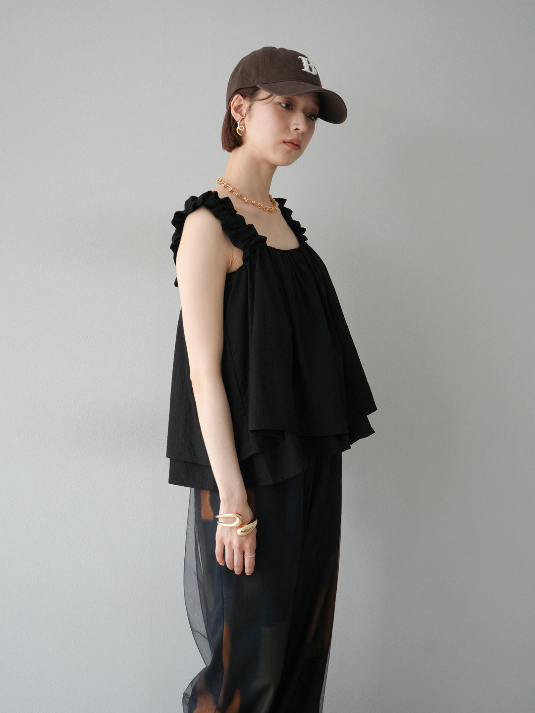 [SET] 縮肩喇叭背心 + 水彩藝術休閒褲 + 繩繡薄紗疊穿褲 (3 件套)