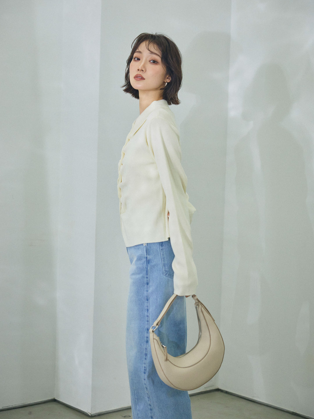 【Allure】[SET]襟付きギャザーニットカーディガン+アシメカーブデニムパンツ(2set)