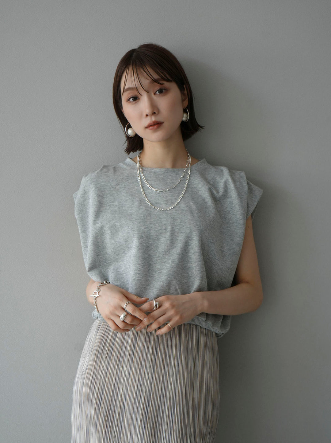 [Pre-order] Tuck shoulder hem drawstring ribbon top/gray