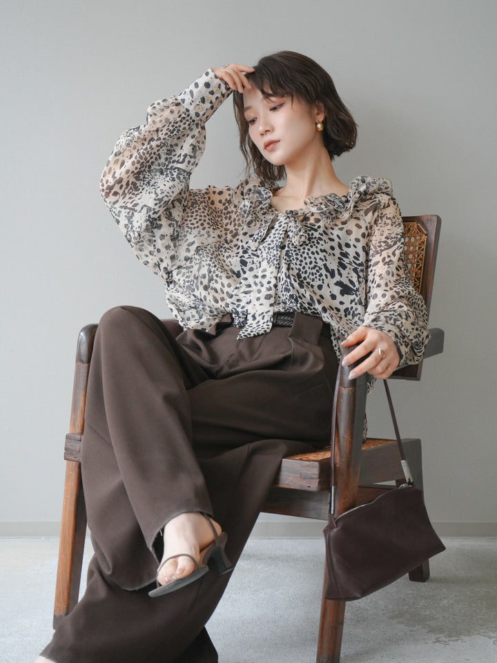 [予約]ラッフルネックシアーブラウス/leopard