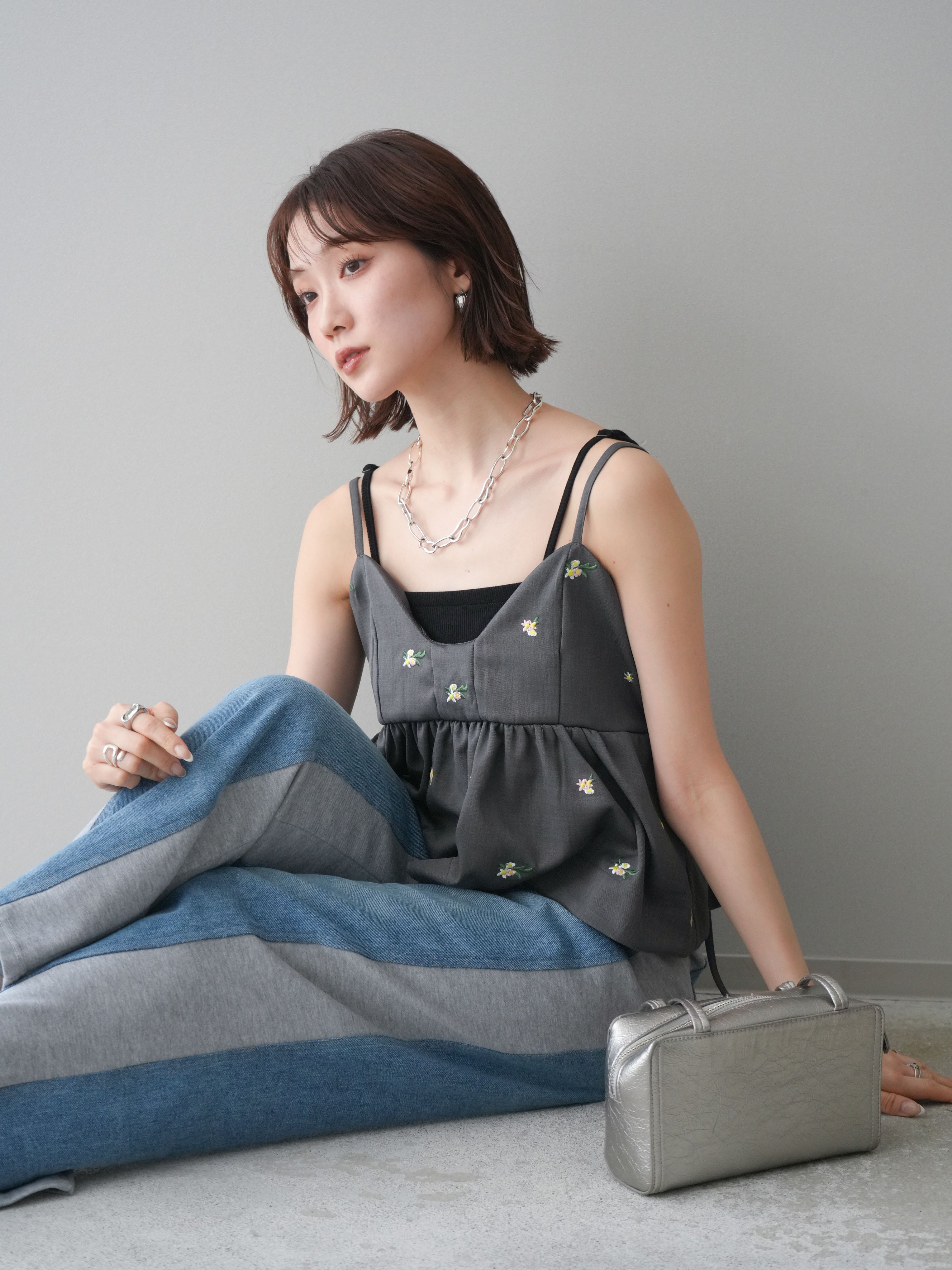 予約]フラワー刺繍ビスチェ/gray – Lumier