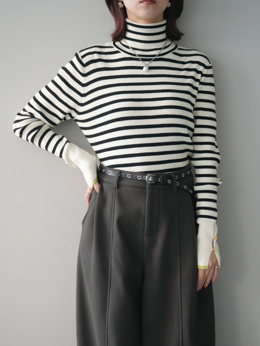 [SET]袖配色ハイネックボーダーリブニットトップス+ベルト付き裏起毛ワイドパンツ(2set)
