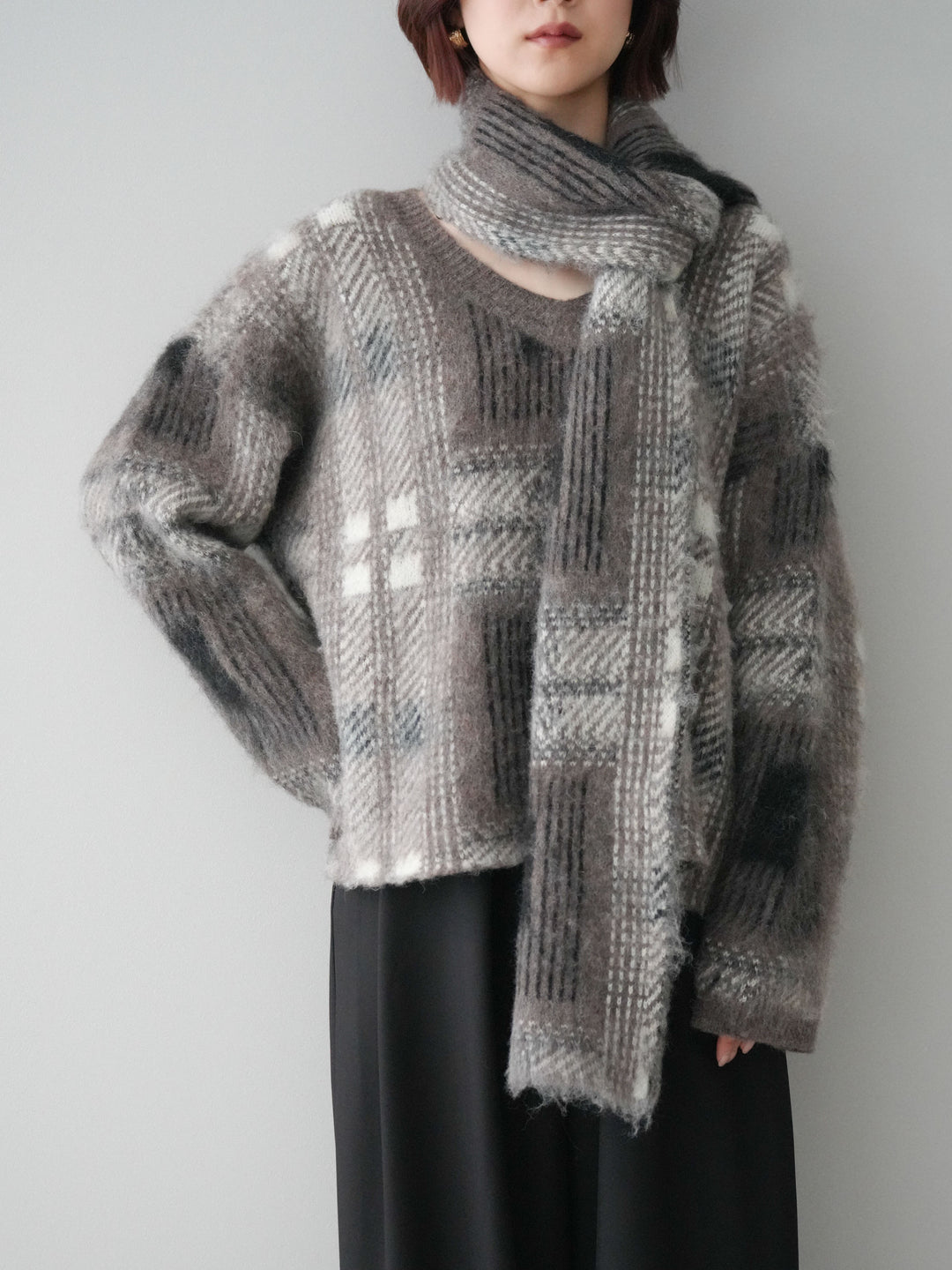 [予約]ストール付シャギーチェックニットプルオーバー/brown