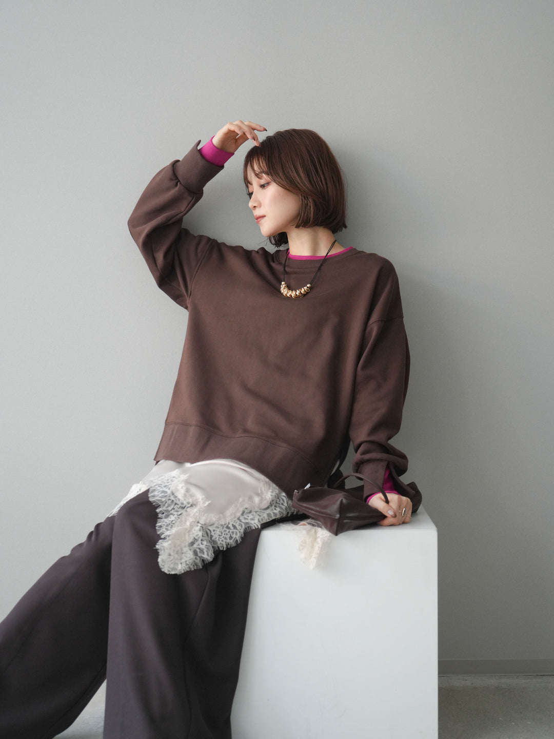 [SET]配色レイヤードデザインスエットプルオーバー+アシンメトリーサテンレースキャミソール(2set)