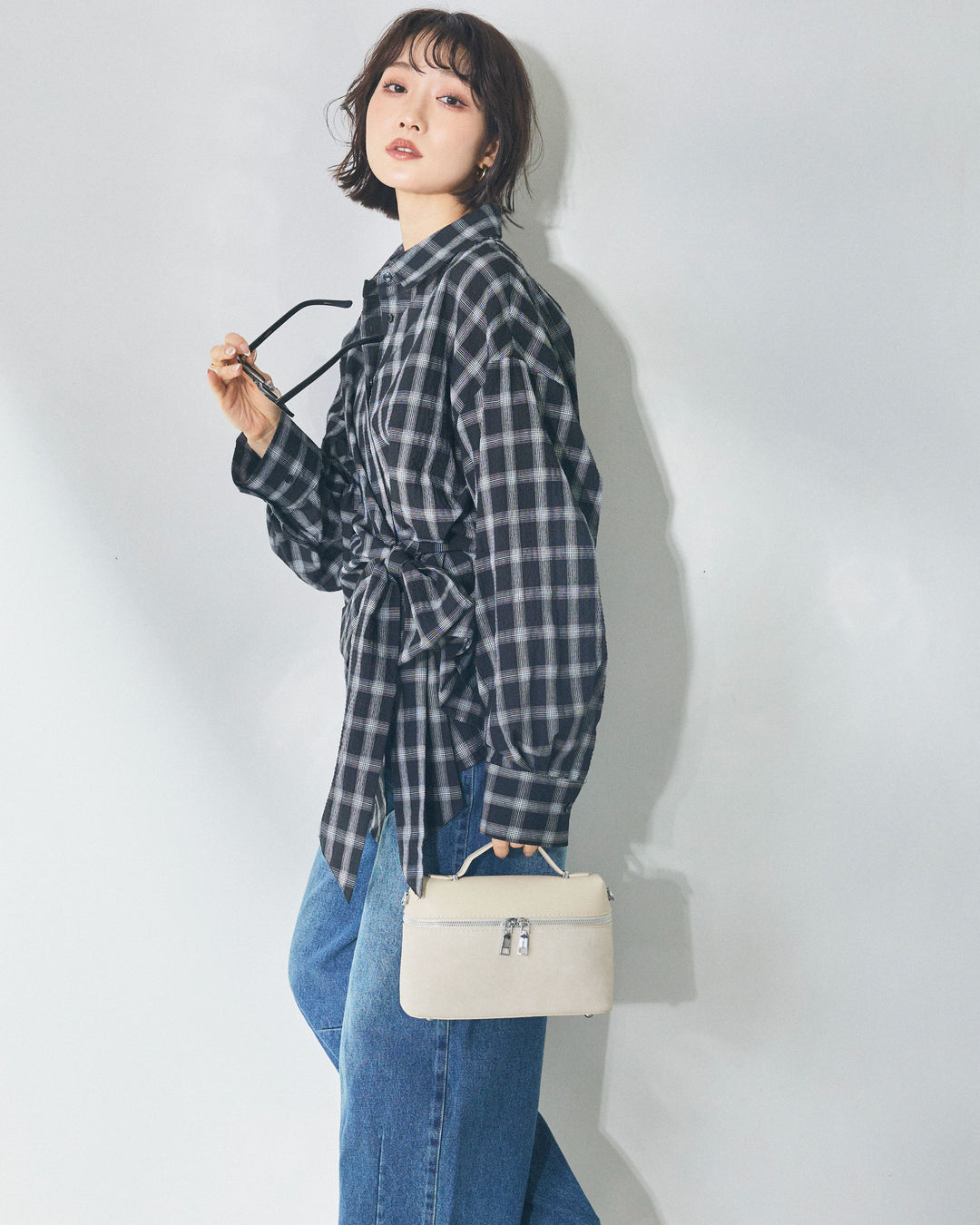 【Allure】[SET]ウエストアシメリボンシャツ+アシメカーブデニムパンツ(2set)