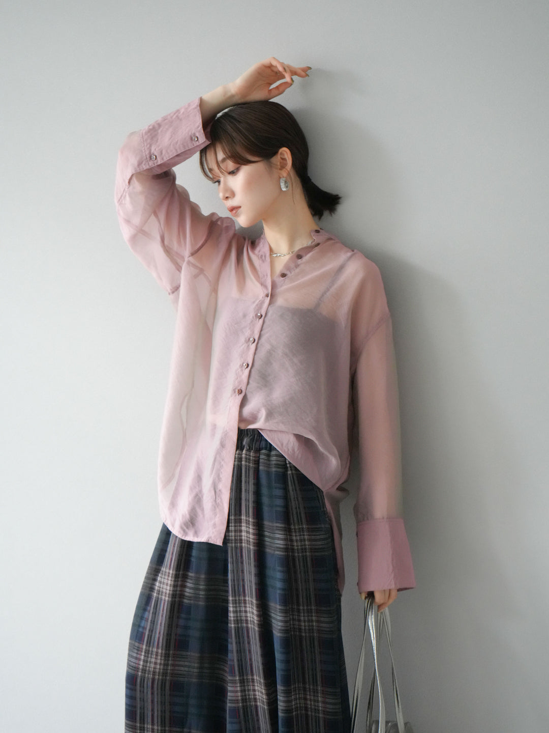[SET] 亮面透視立領襯衫 + 透視格紋寬鬆褲 (2 件套)