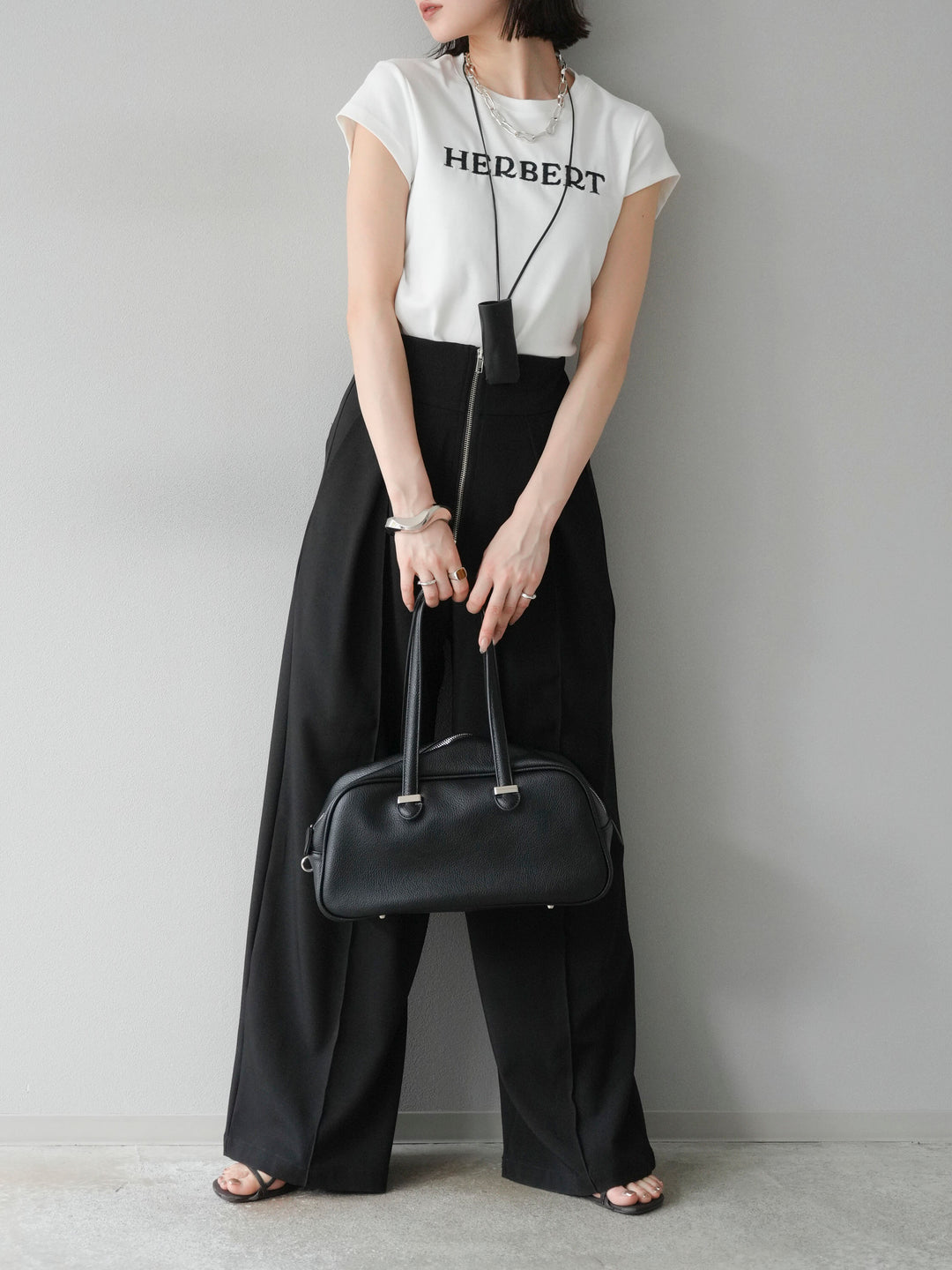 [予約]刺繍ロゴTシャツ＆レザーポーチネックレスSET /ホワイト