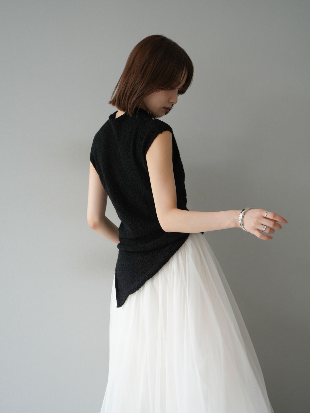 [SET]ブークレアシメニットノースリーブトップス+チュールボリュームスカート(2set)