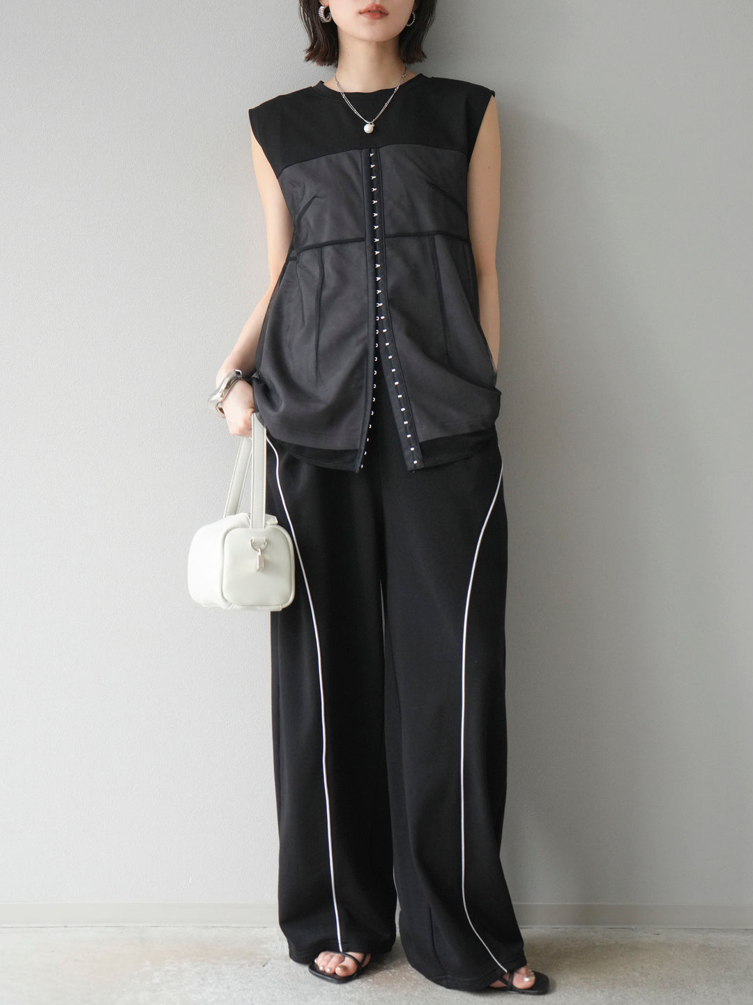 [預購] 薄紗對接鉤設計剪裁套頭衫/黑色