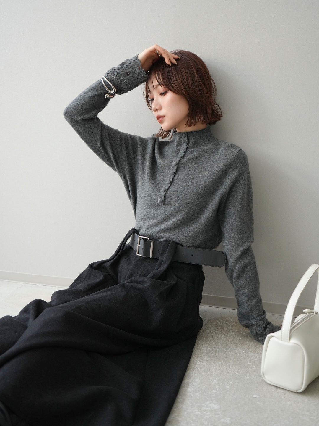 [予約]袖スカラップレースフロントボタンウールニットトップス/gray