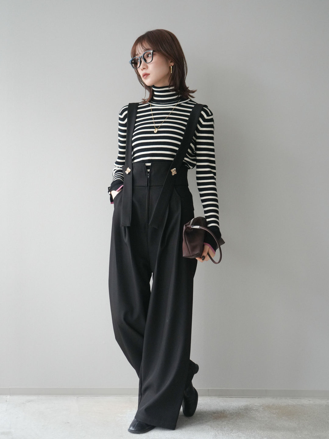 [SET]袖配色ハイネックボーダーリブニットトップス+ゴールドボタンサスペンダーワイドパンツ(2set)