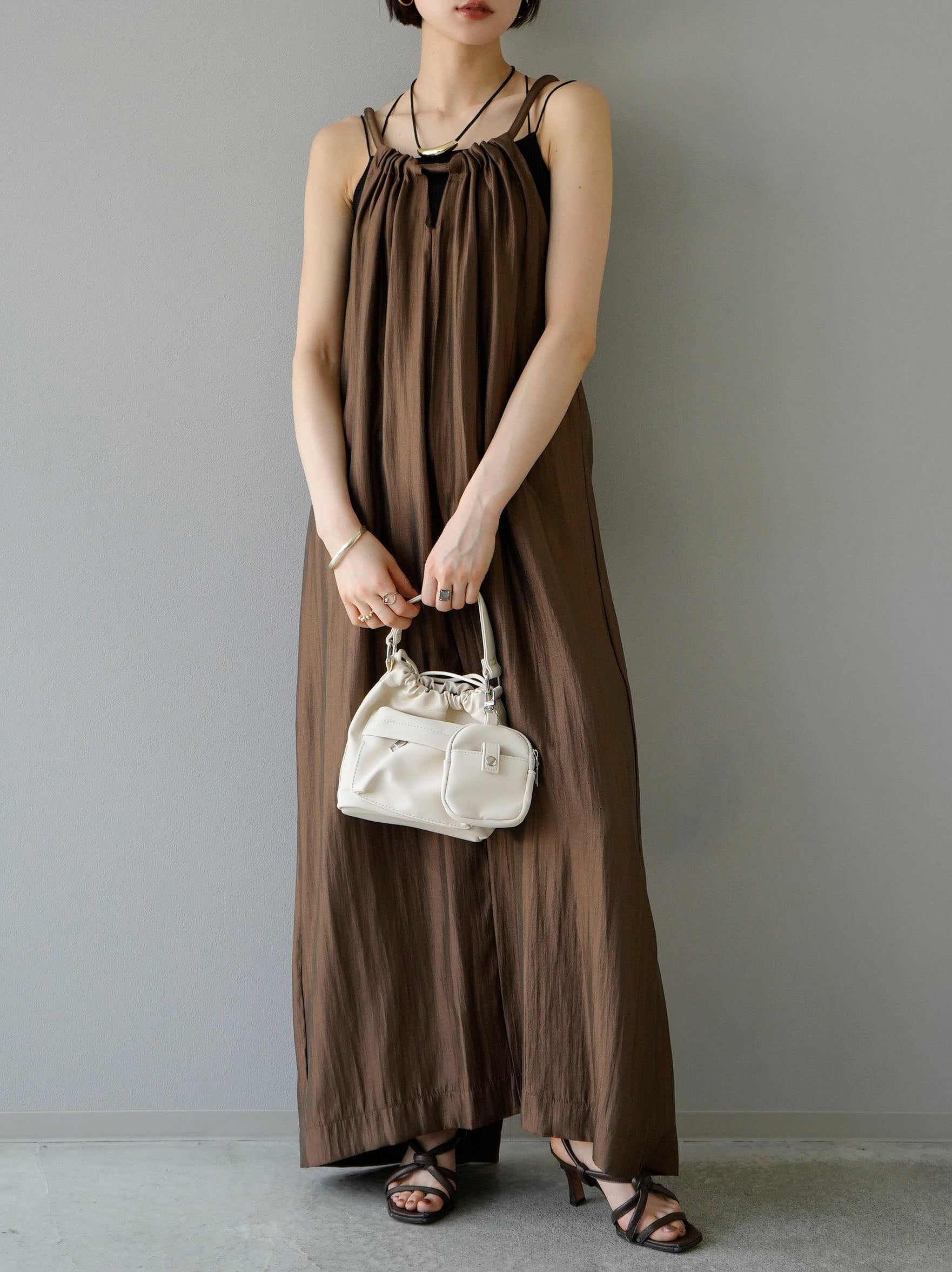 即納]ロープショルダーシャイニーワンピース/ブラウン – Lumier