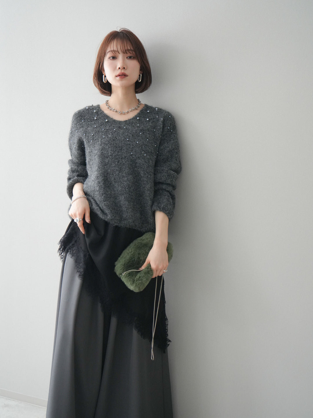 [SET]パール×ビジューVネックニットプルオーバー+アシンメトリーサテンレースキャミソール+テープベルトタックバギーパンツ(3set)