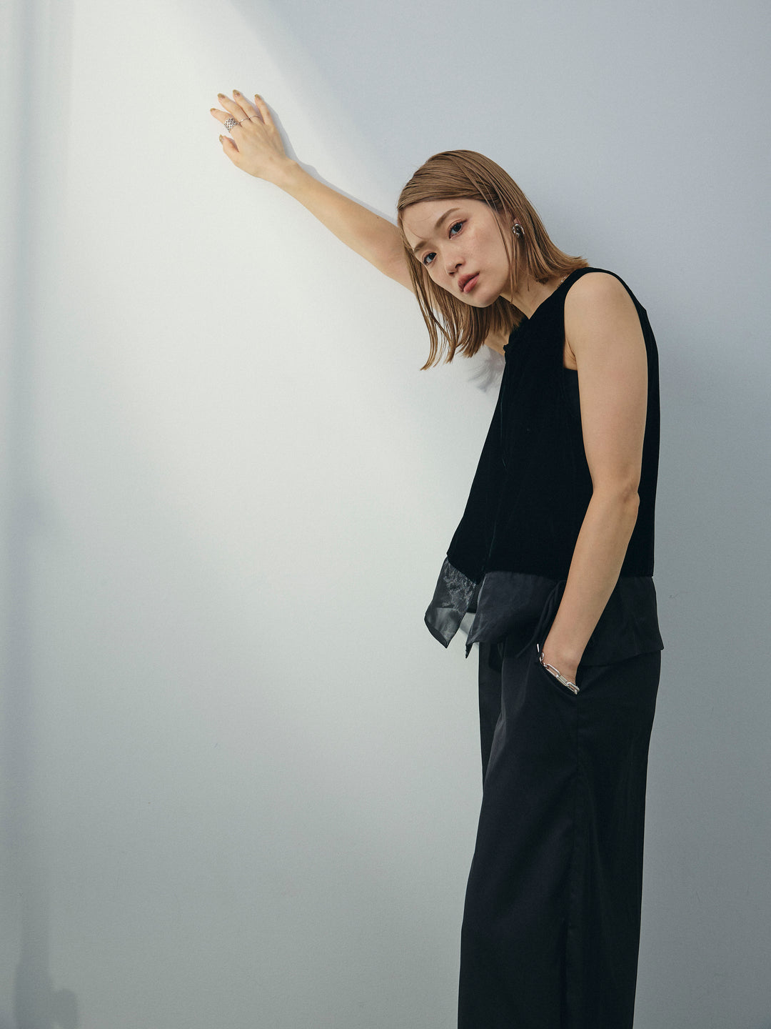 [予約]裾チュールベロアノースリーブプルオーバー/ブラック