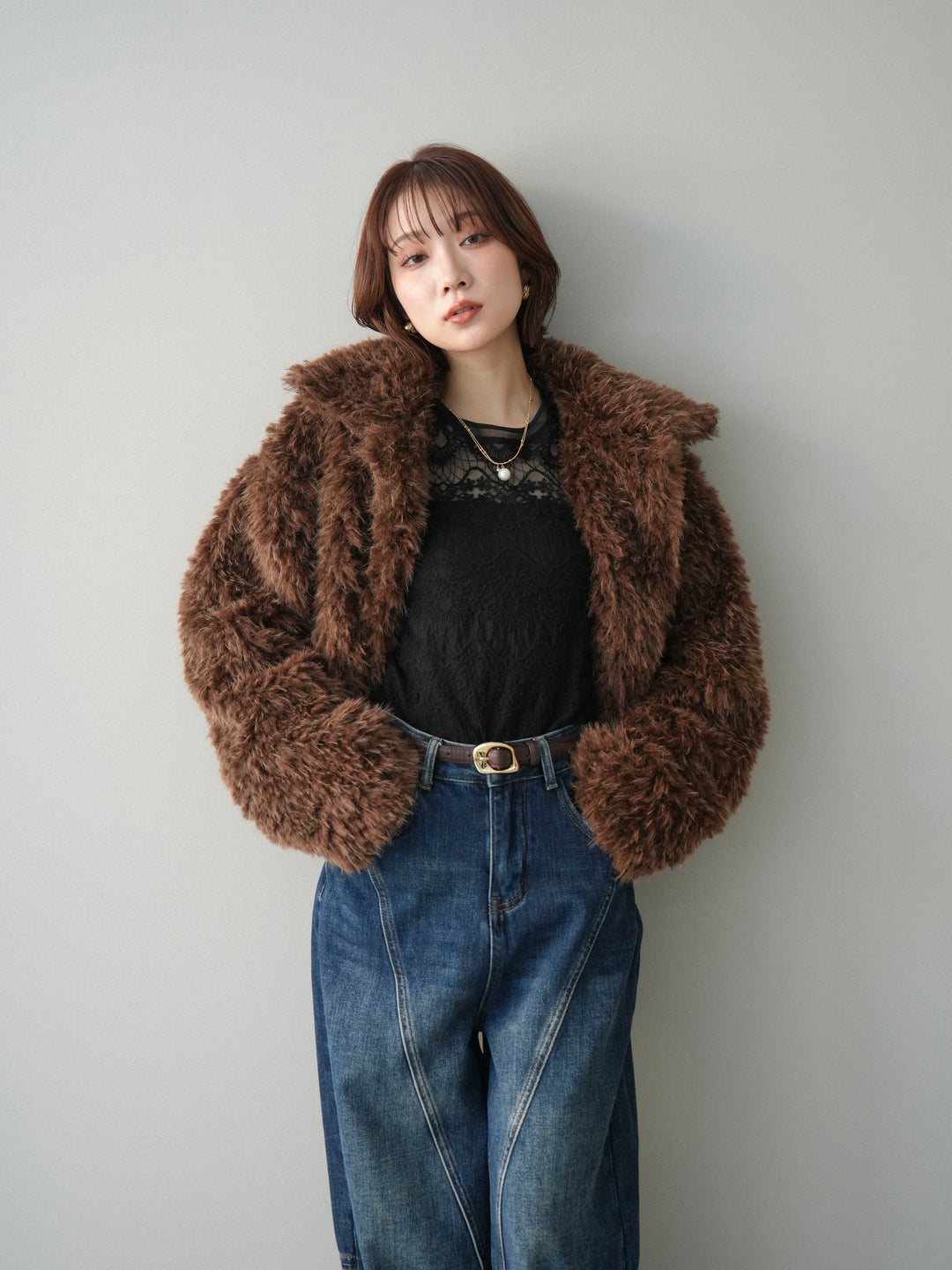 【套裝】短款人造毛領罩衫+磨毛牛仔修身褲（兩件套）