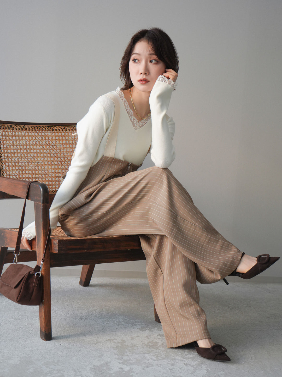 [予約]レースドッキングVネックニットトップス/white