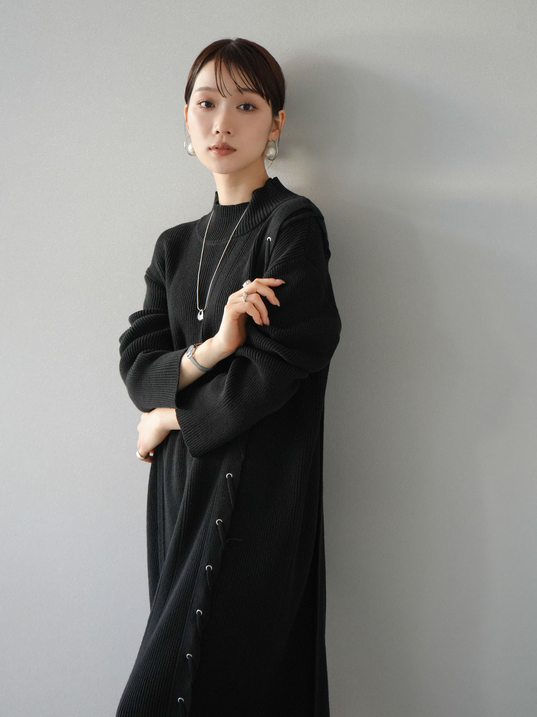 [SET] 不對稱繫帶高領針織連身裙 + 可選飾品套裝 (2套)