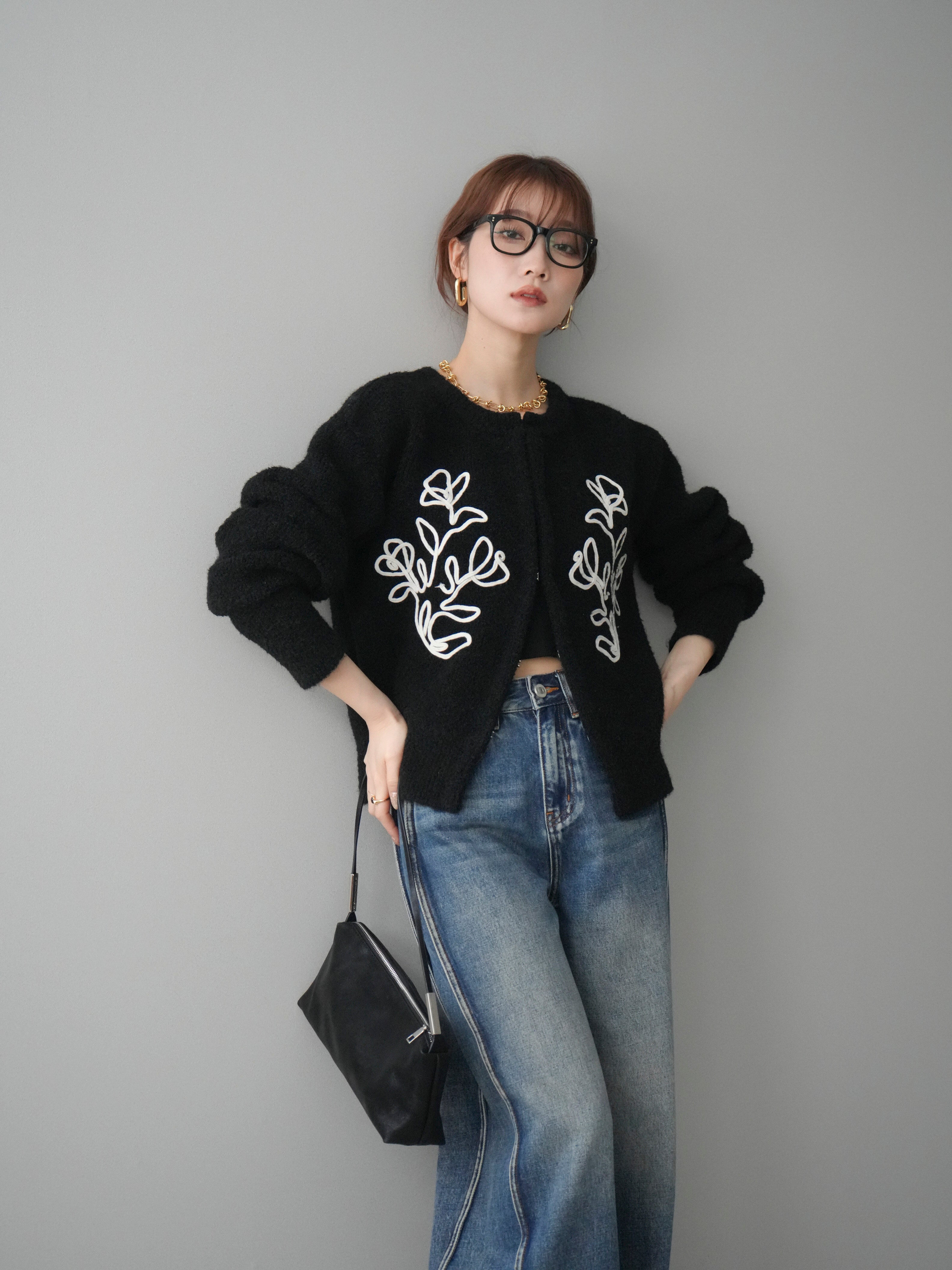 予約]テープ刺繍ホック開きブークレニットカーディガン/black – Lumier