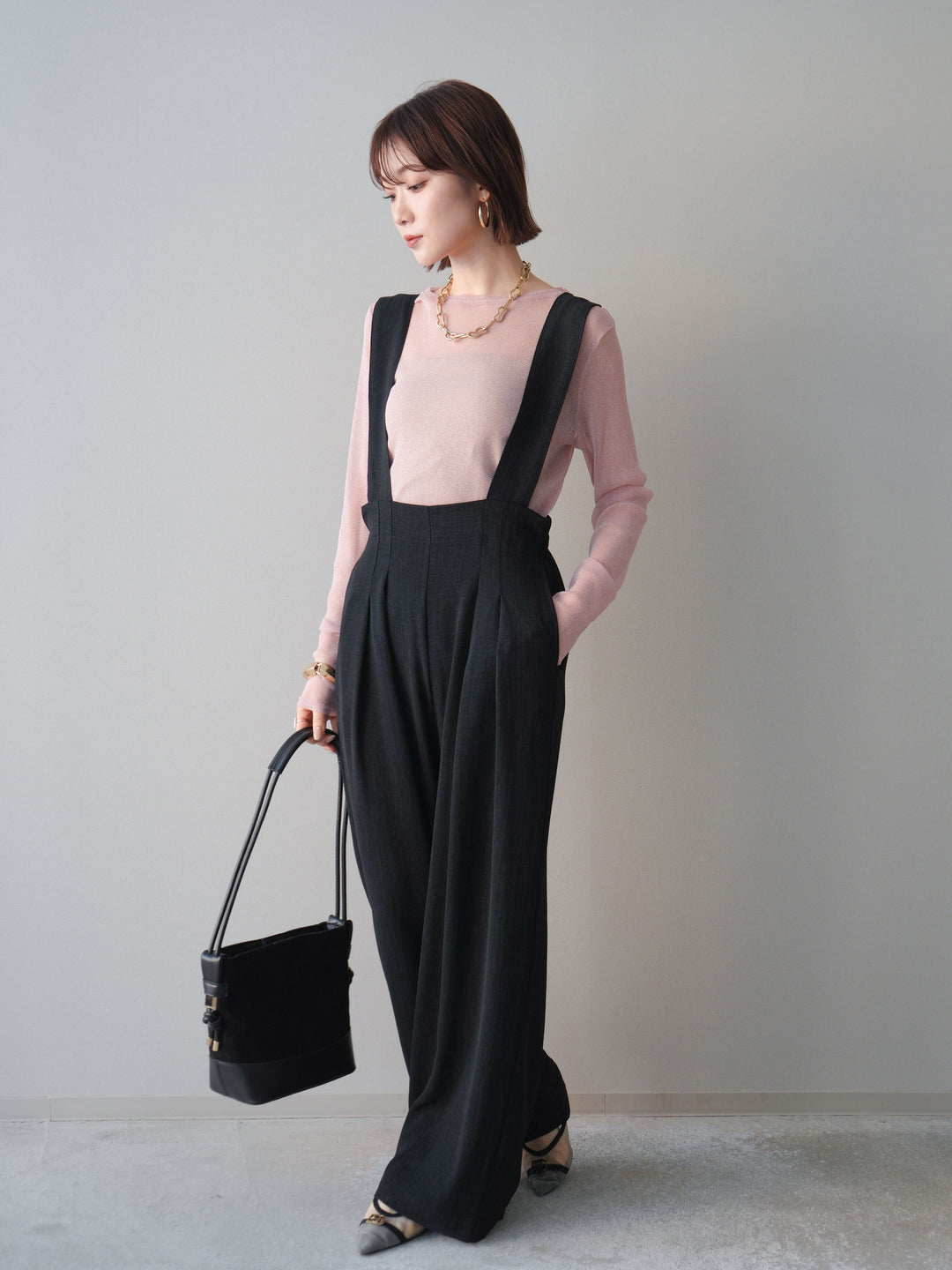 [予約]シボ加工ハイウエストタックサロペット/black