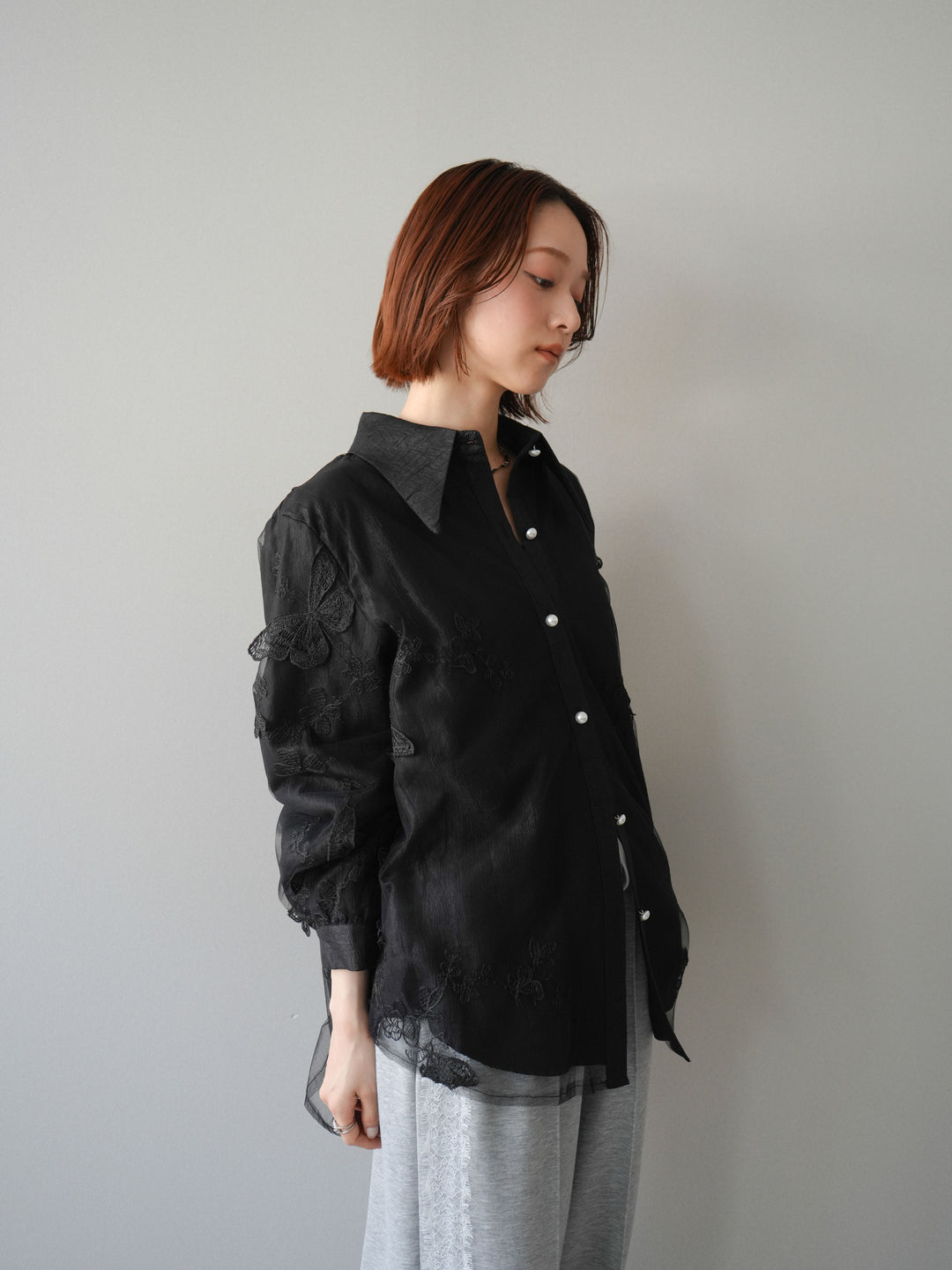 [予約]3Dバタフライエンブロイダリーブラウス/black