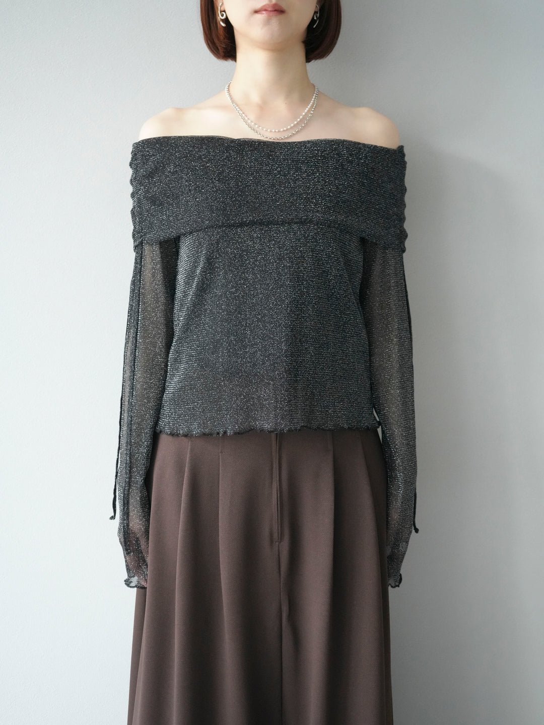 [予約]ラメシアーウィンガーホールオフショルトップス/ブラック