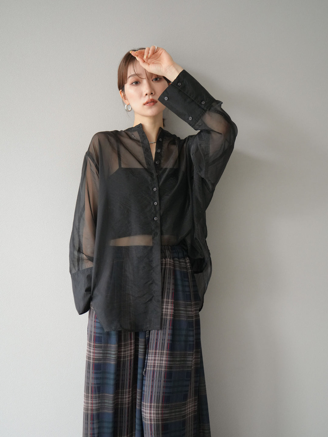 [予約]シャイニーシアーバンドカラーシャツ/ブラック