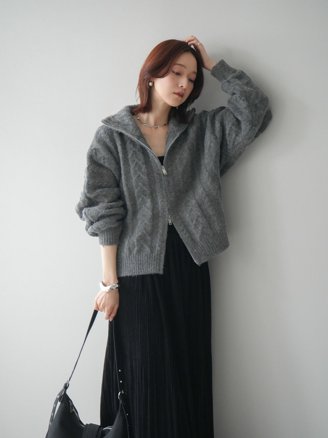 [SET]ケーブル編みハイネックZIPニットカーディガン+裾レーススウェードプリーツマキシスカート(2set)