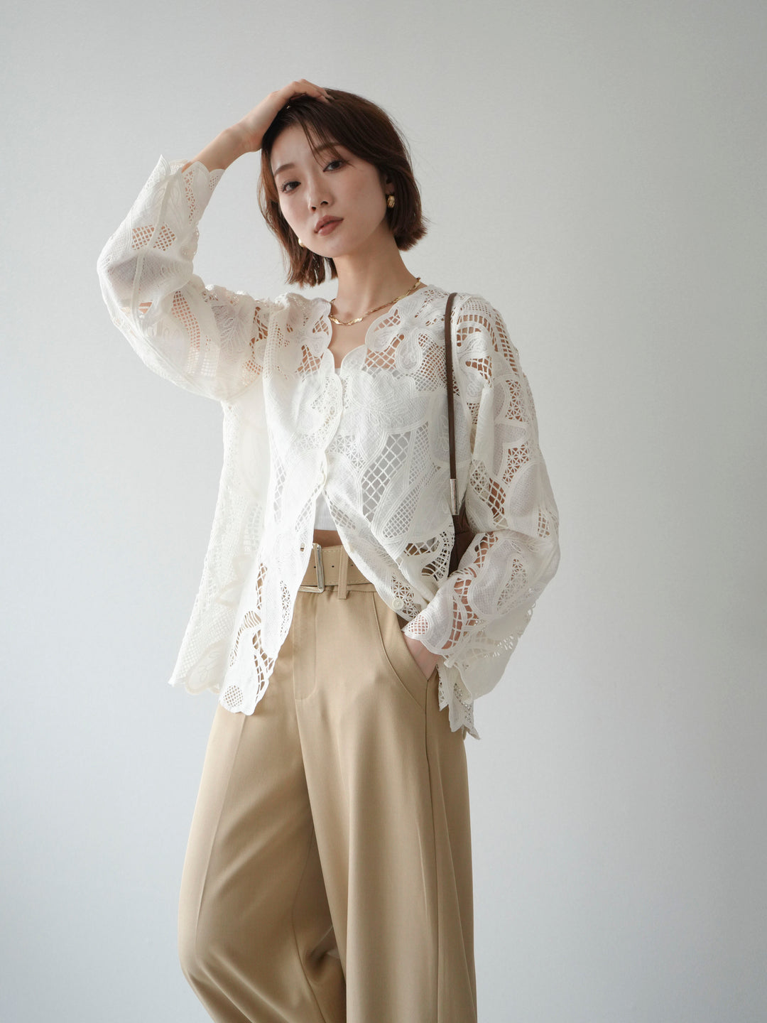 【套裝】3D蕾絲蕾絲上衣+內建胸罩羅紋抹胸吊帶背心（兩件組）