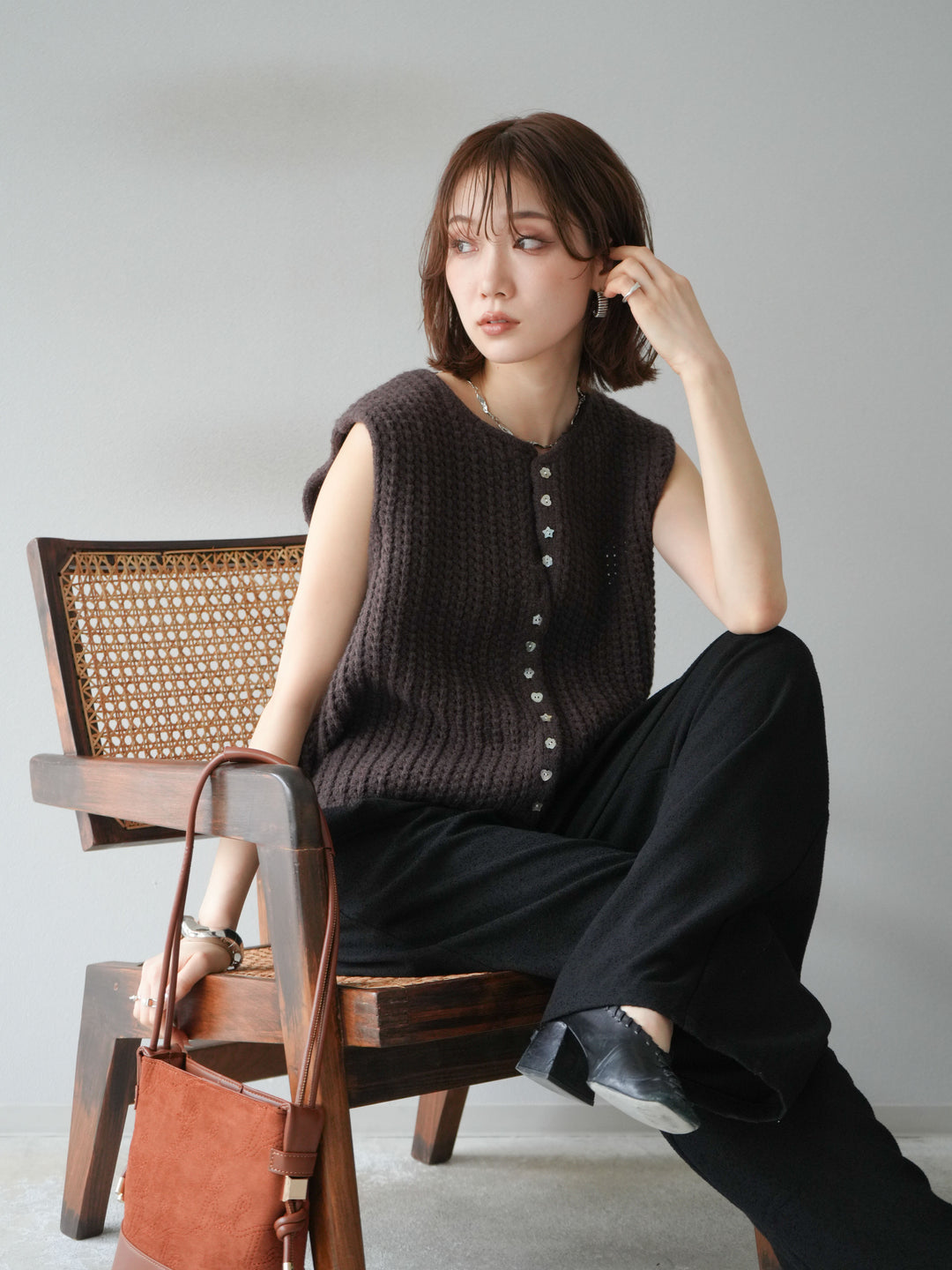 [予約]ランダムボタンニットベスト/ブラウン