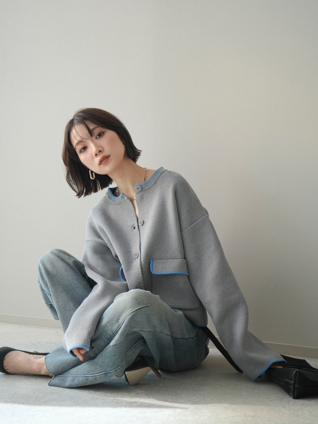 [SET]ポリエステル配色ニットカーディガン+裏起毛カットオフカーブデニムパンツ(2set)