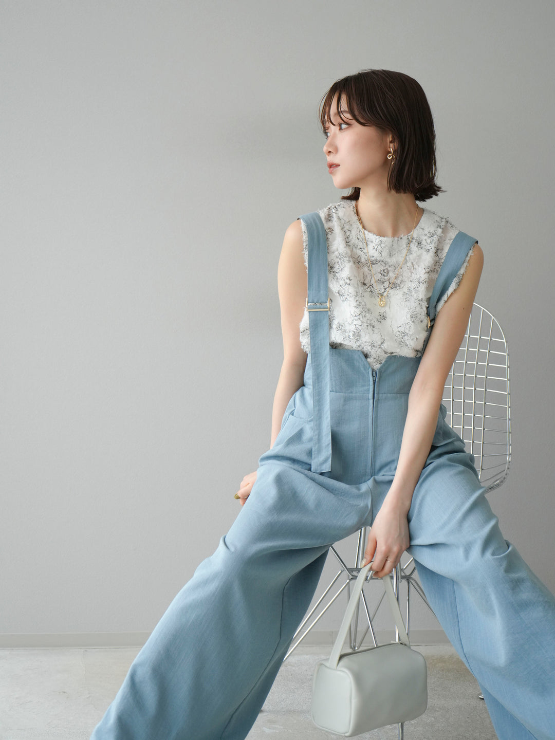 [SET]ストリングデザインハイウエストサロペット+ニュアンスフリンジジャガードノースリーブブラウス(2set)