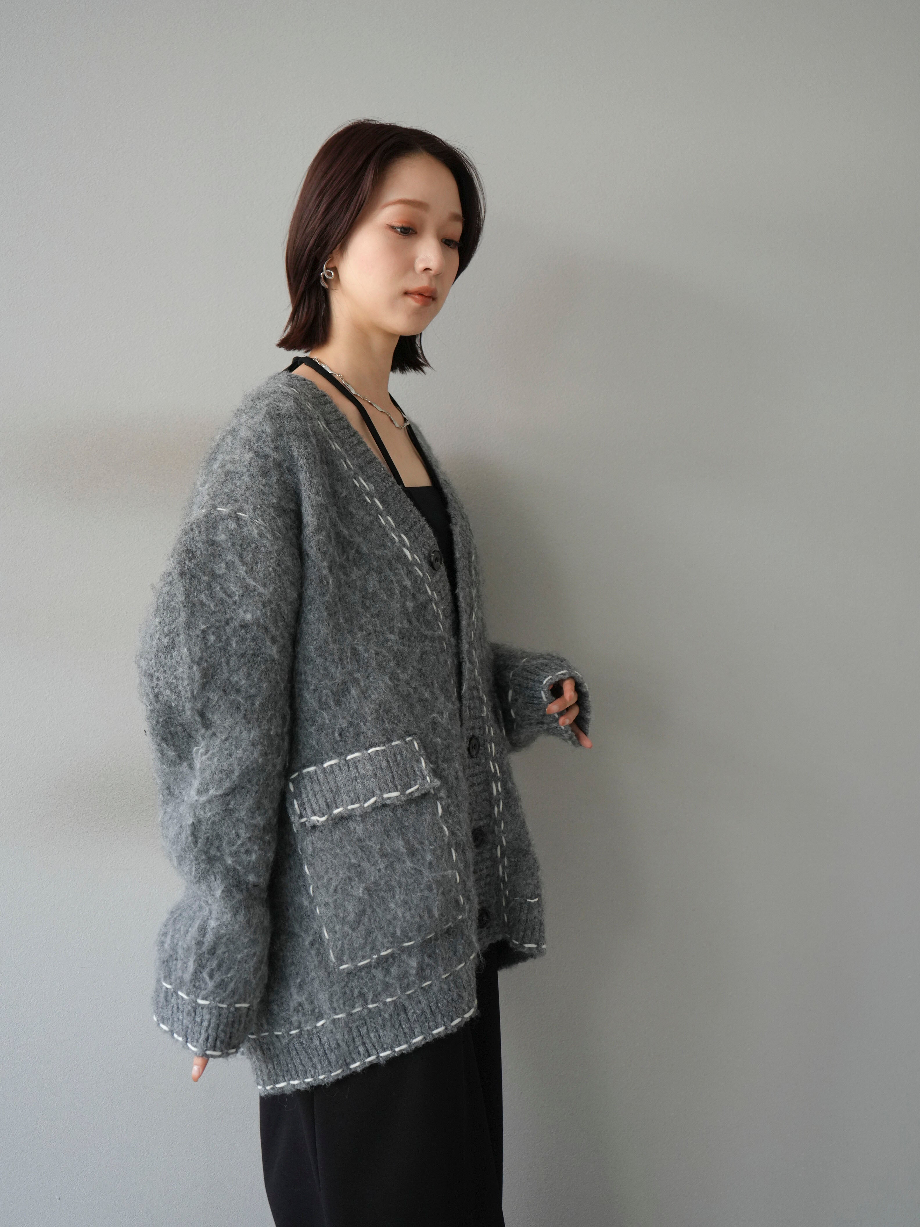 予約]ステッチVネックニットカーディガン/グレー – Lumier