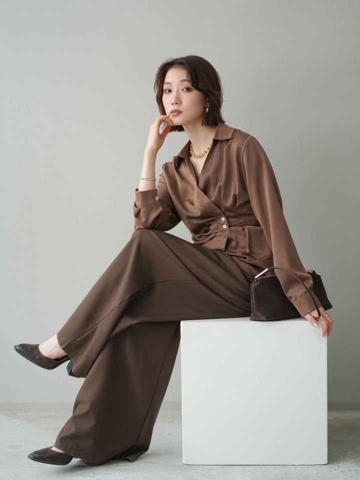 [予約]サイドギャザーアシンメトリーデザインサテンブラウス/brown