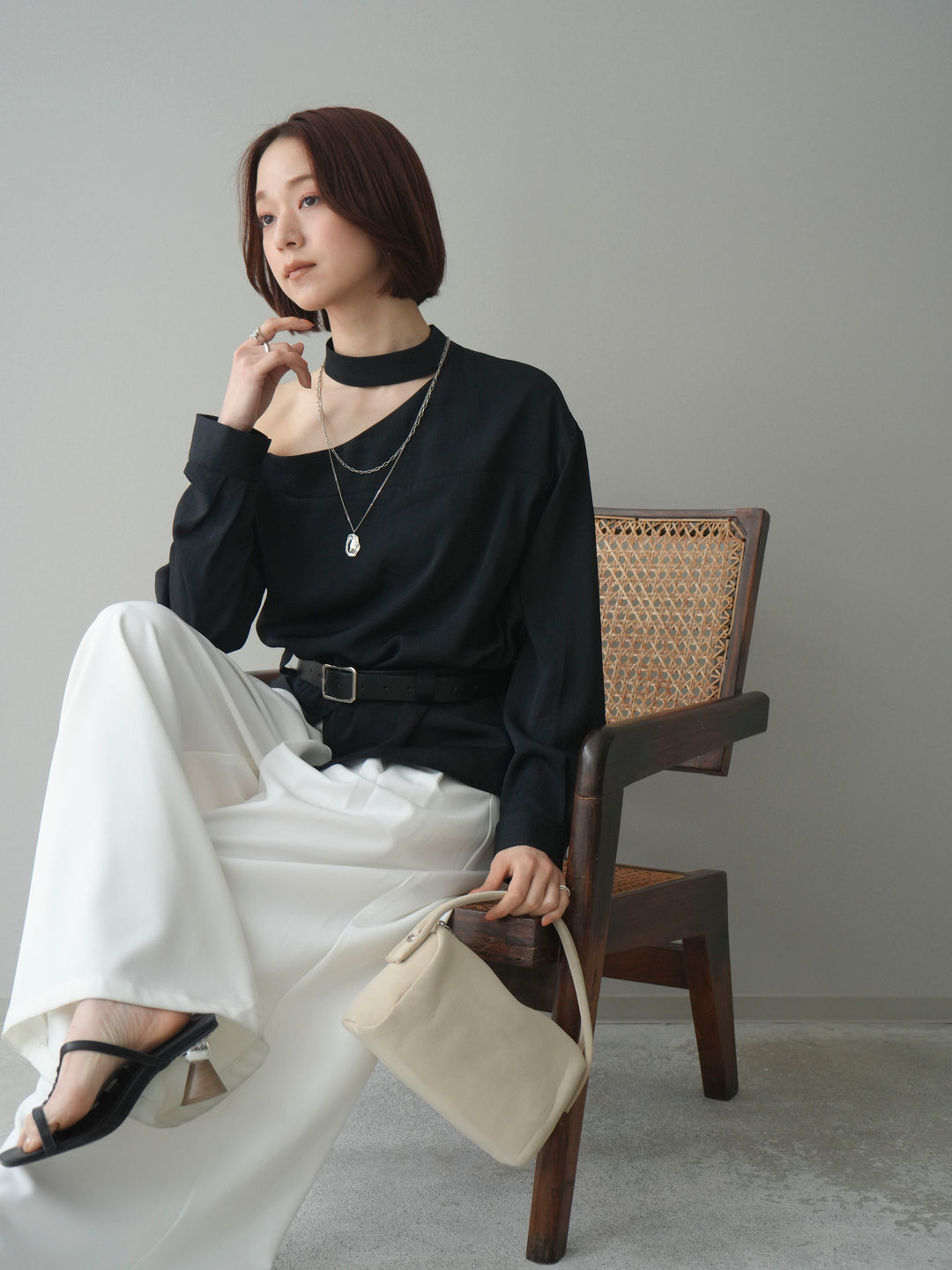 [SET]ベルト付ワンショルダースリットブラウス+編み込みベルト付タックワイドパンツ(2set)