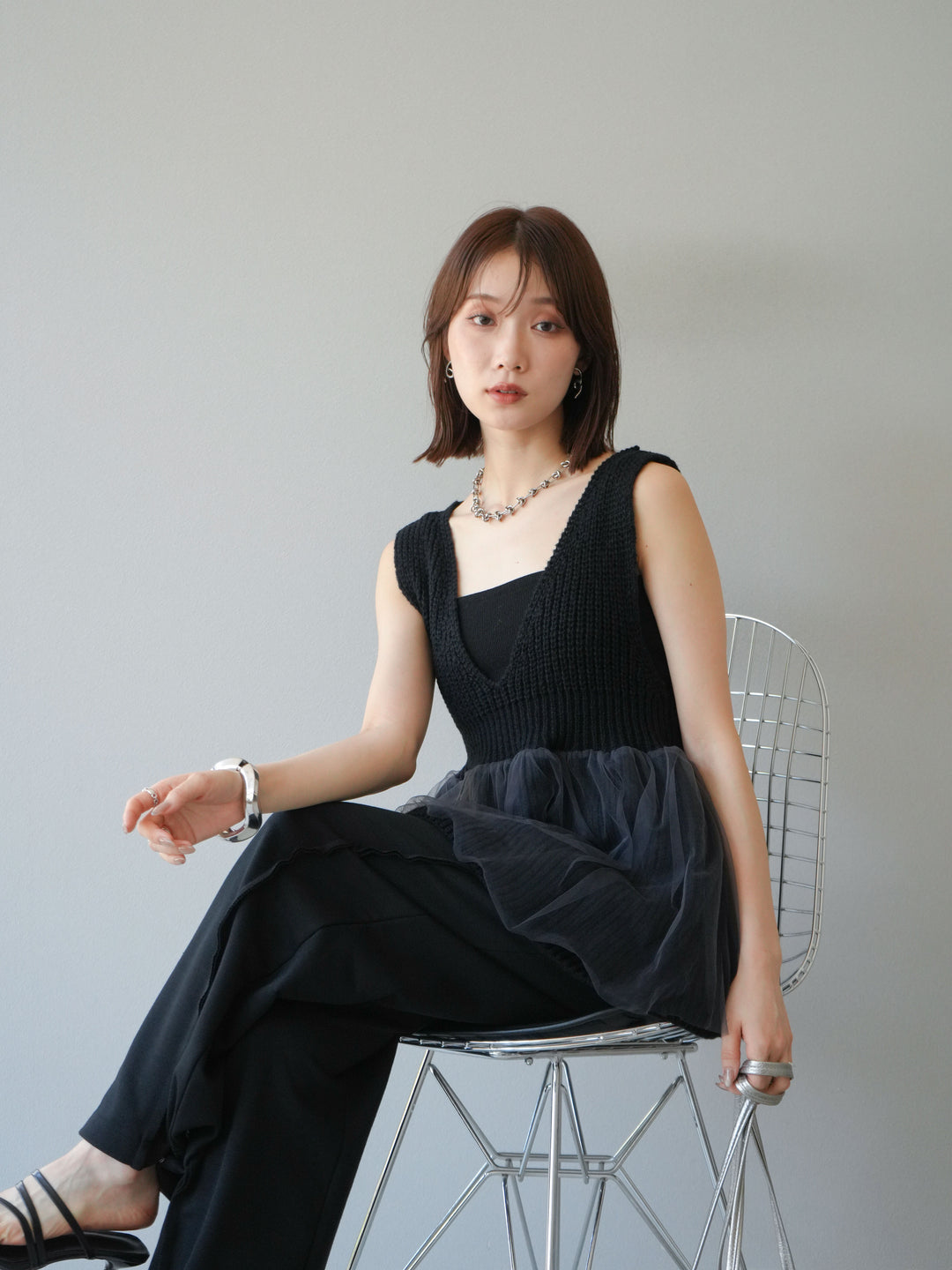 [SET] 薄紗層疊荷葉邊針織背心 + 兩用設計運動褲（2 件組）